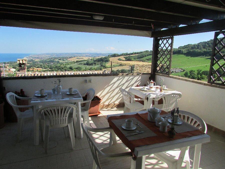 B&B A Casa Mia Sirolo Buitenkant foto